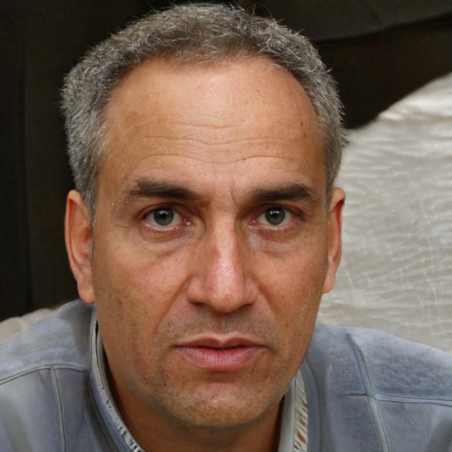 Professional instructor with extensive blockchain development experience